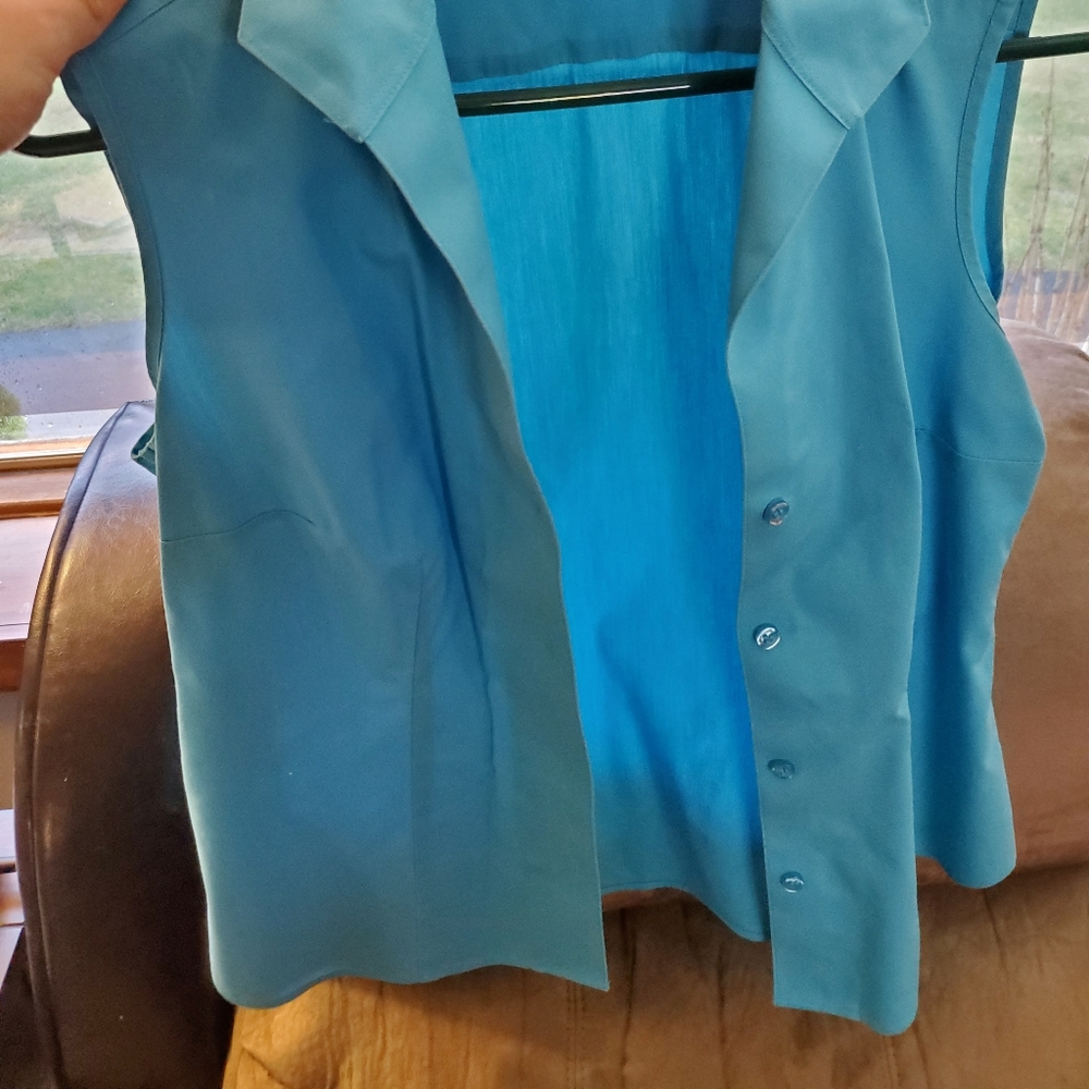 Collared tank - Picture 2 of 2